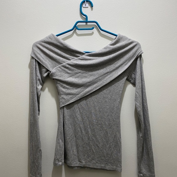 Aritzia Babaton Phil Off The Shoulder Shirt - grey size xxs - Picture 6 of 6